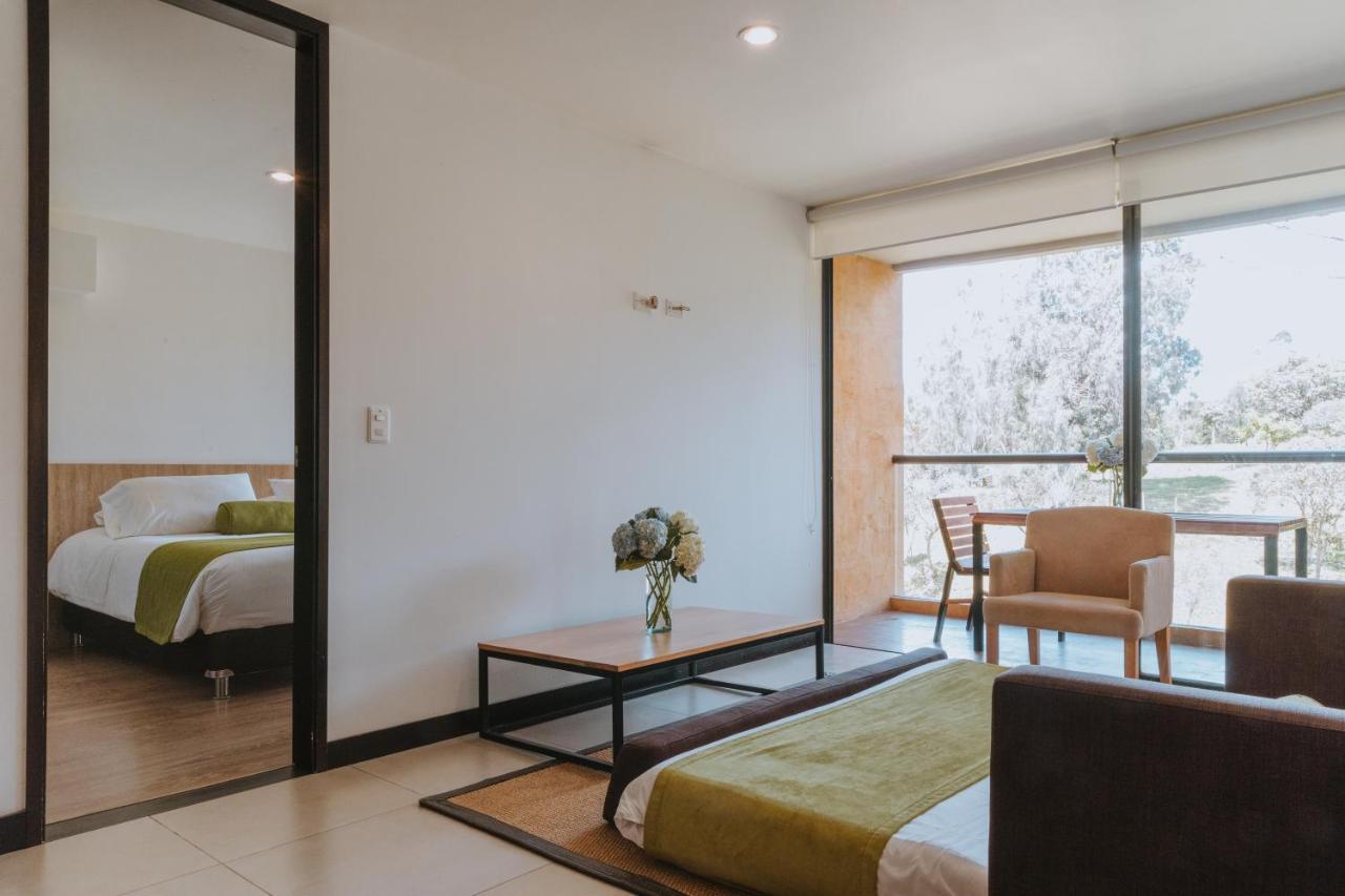 Travelers Rio Verde Living Suites Ріонегро Екстер'єр фото