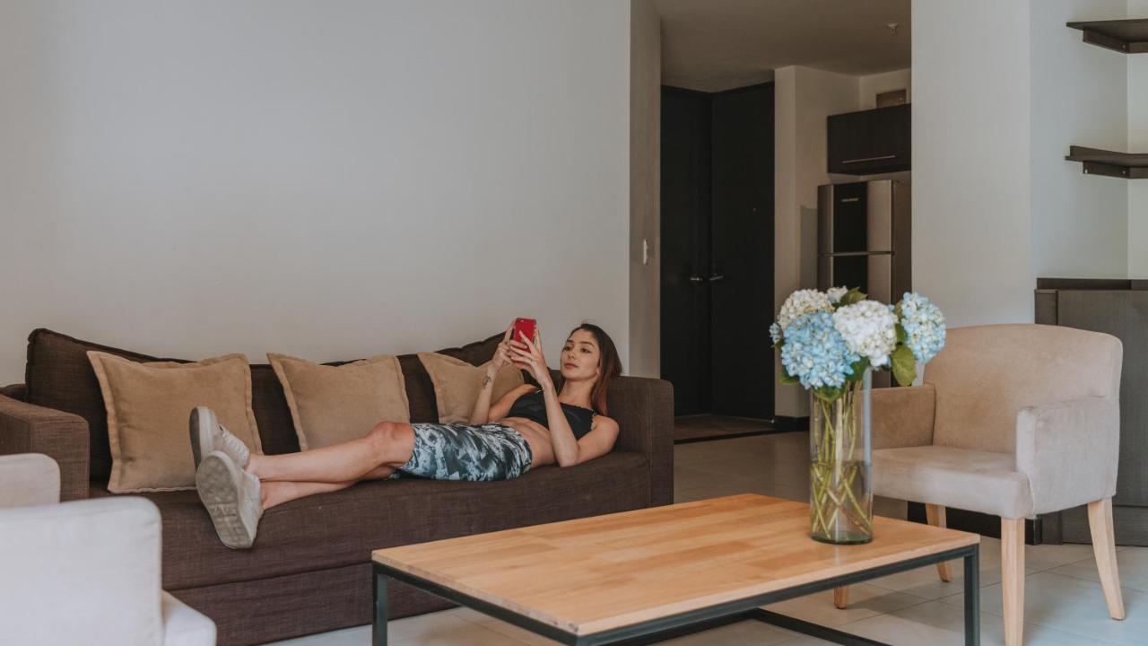 Travelers Rio Verde Living Suites Ріонегро Екстер'єр фото