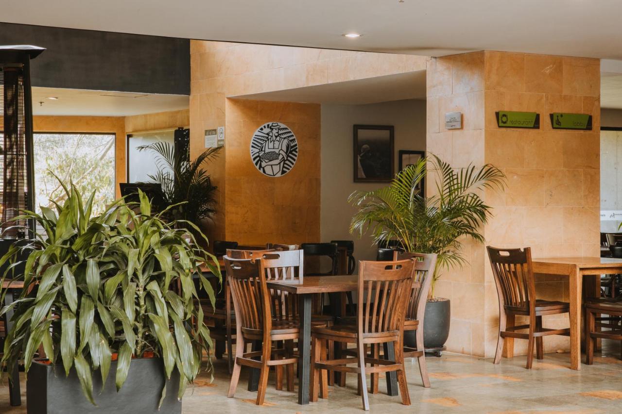 Travelers Rio Verde Living Suites Ріонегро Екстер'єр фото