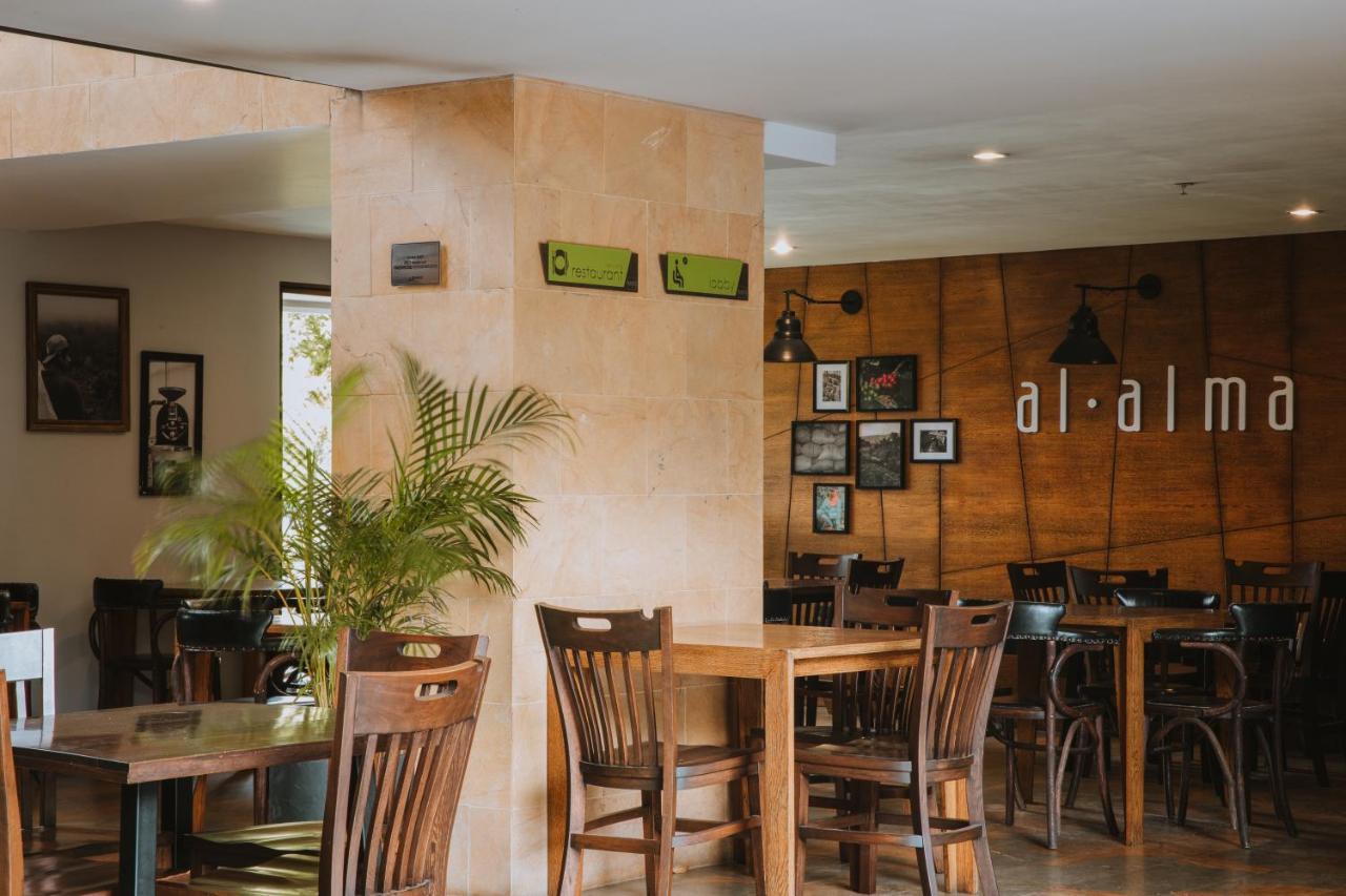 Travelers Rio Verde Living Suites Ріонегро Екстер'єр фото